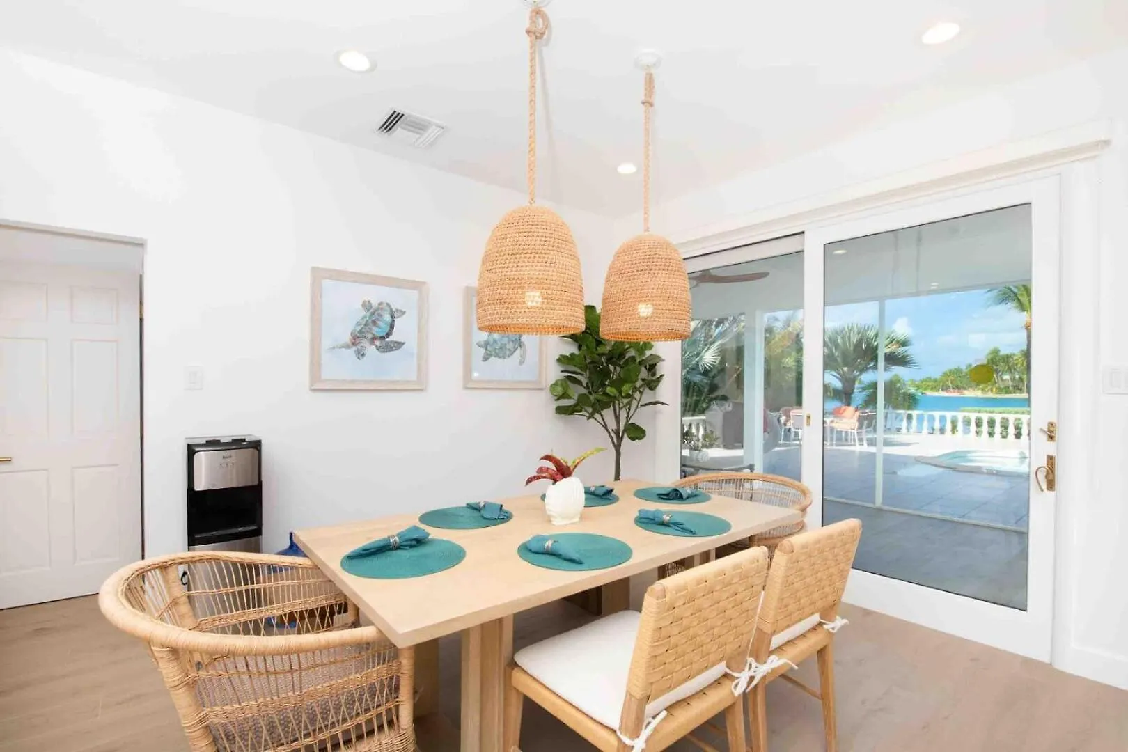 Kailypso - Waterfront Villa With Pool, Renovated Interiors, And Dock On Bio Bay Driftwood Village Îles Caïmans