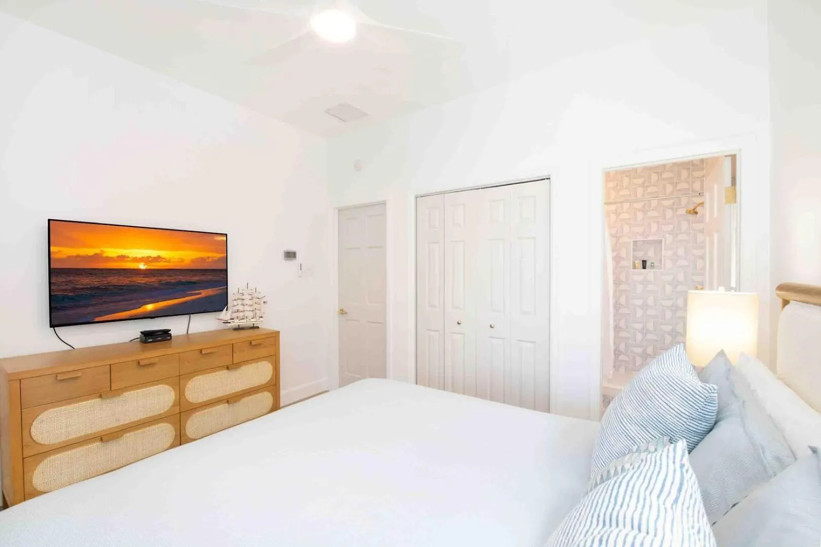 Kailypso - Waterfront Villa With Pool, Renovated Interiors, And Dock On Bio Bay Driftwood Village 0*,  Îles Caïmans